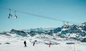 Egész éves nyitvatartásra áll át az olasz Cervinia síközpont